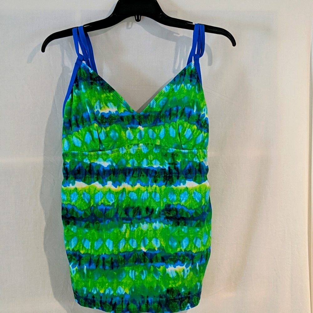 NWT 24th and Ocean women's swim top XL